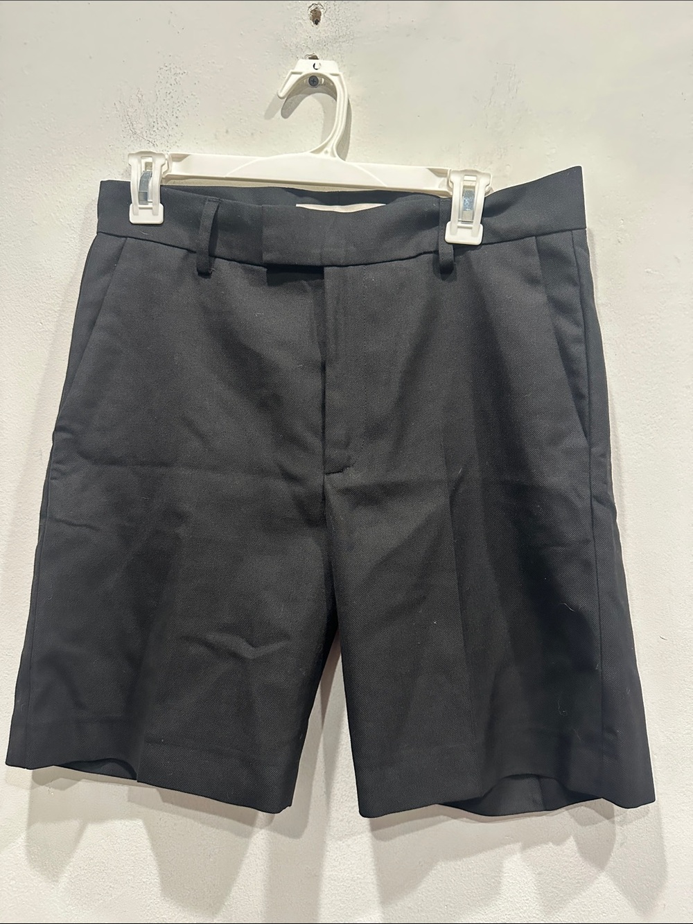 Séfr Sven black Bermuda Shorts Men size small belt loops pockets quiet luxury